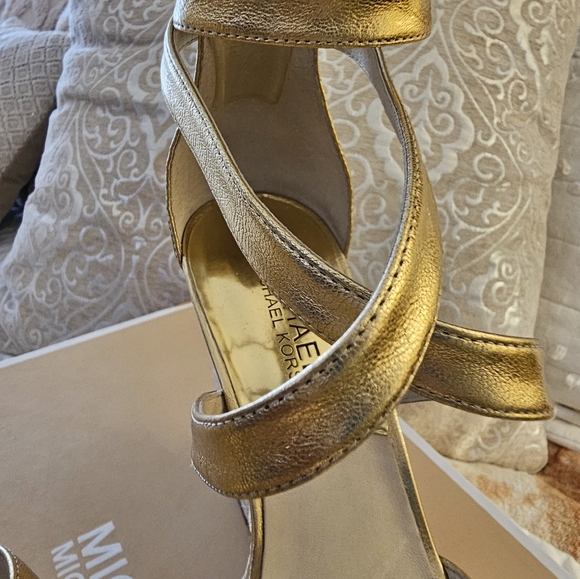 Michael Kors Gabriella Wedge - Picture 7 of 13